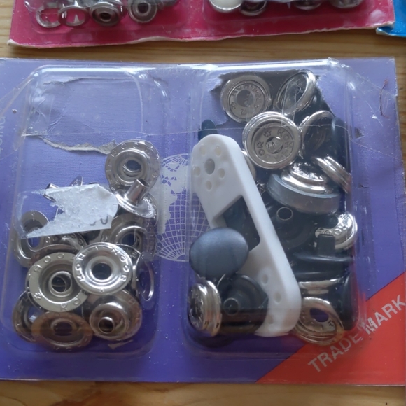 Press buttons - Picture 2 of 5